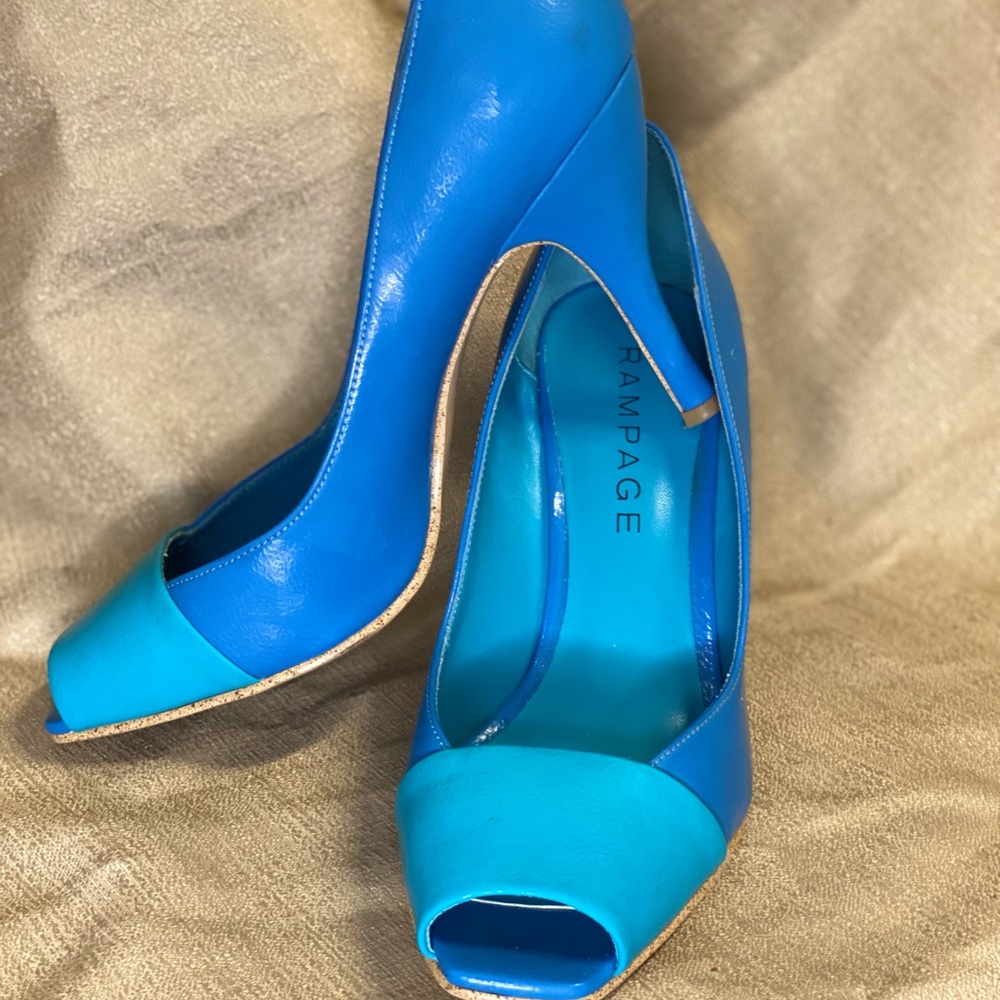 Peep toe event shoes